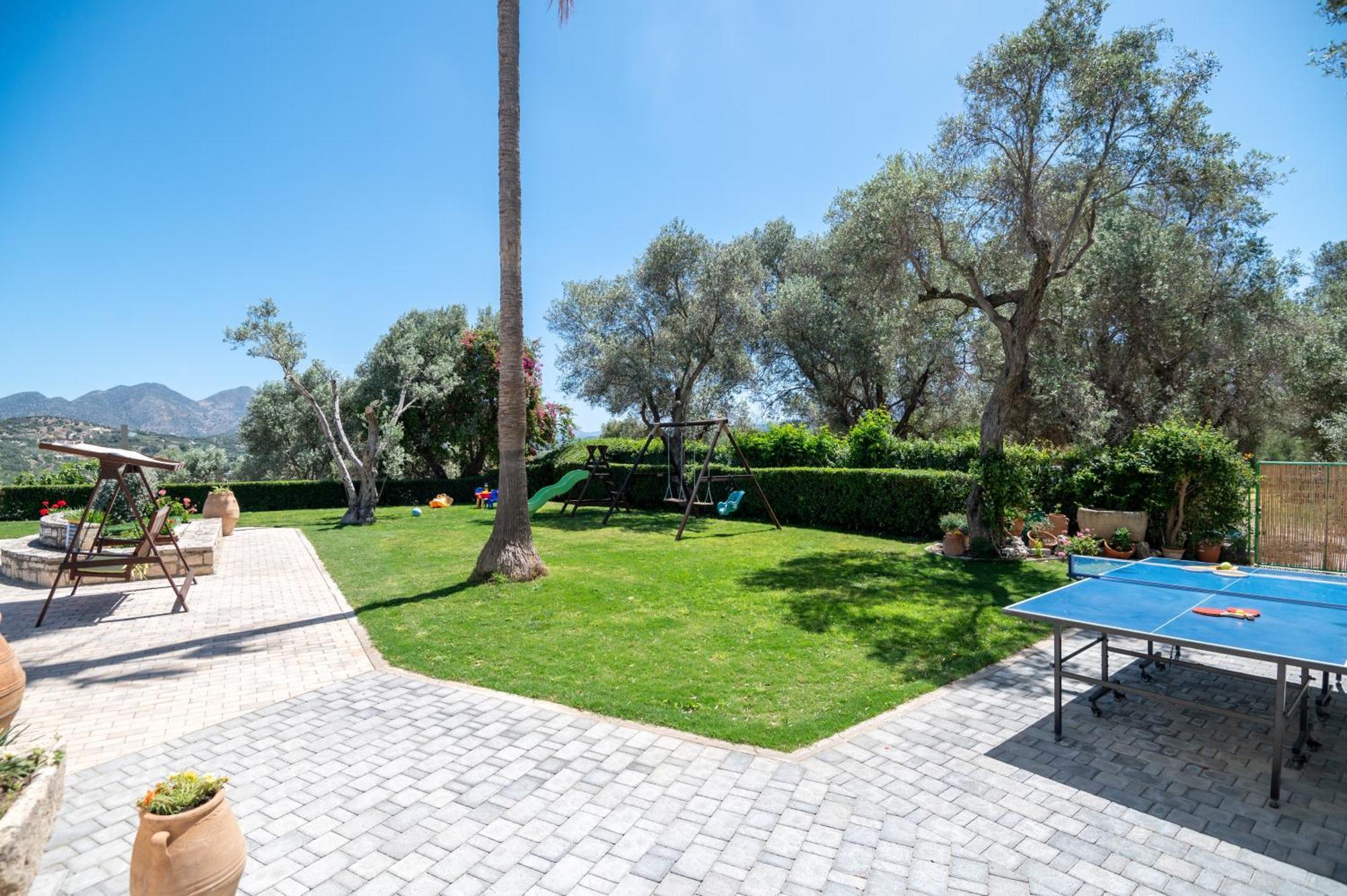 Villa Elisabeth Perama  Екстер'єр фото