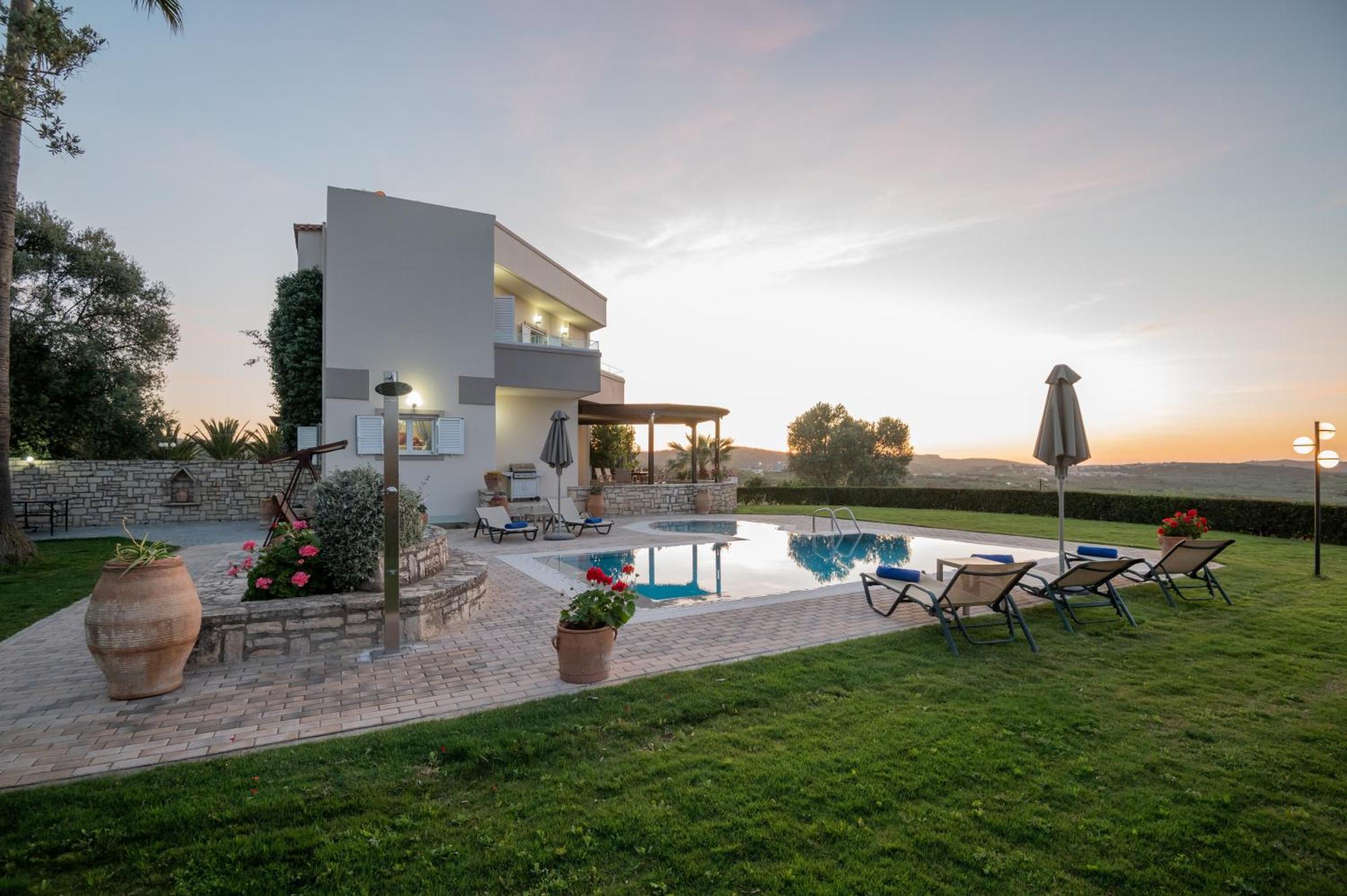 Villa Elisabeth Perama  Екстер'єр фото